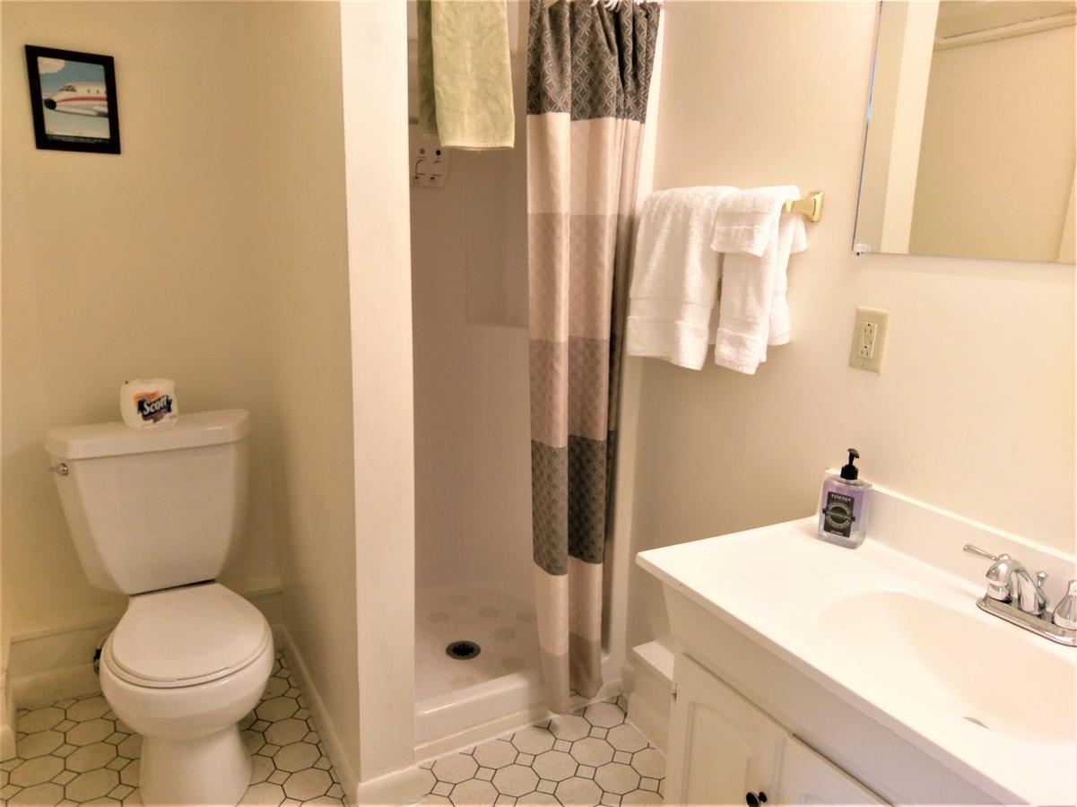 برلينغتون Inn At Charlotte B&B المظهر الخارجي الصورة