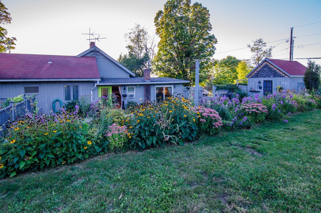 برلينغتون Inn At Charlotte B&B المظهر الخارجي الصورة