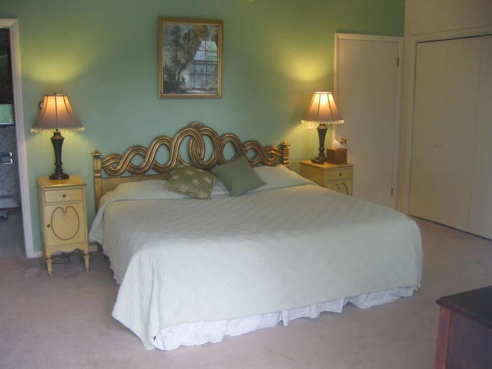 برلينغتون Inn At Charlotte B&B المظهر الخارجي الصورة